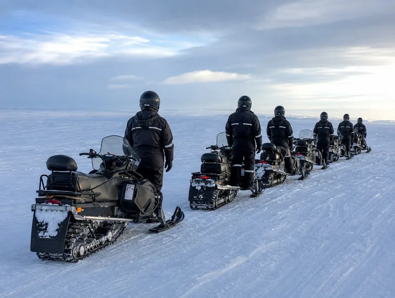 Schneemobile auf dem Langjökull-Gletscher oberhalb von Gullfoss